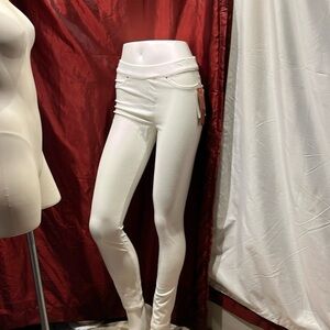 Size 6 white true slim leggings nwt in white